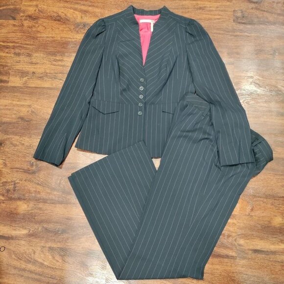 Classiques Entier Pinstripe Blazer And Wide Leg Pants Suit Set Women's 10 - Picture 2 of 16